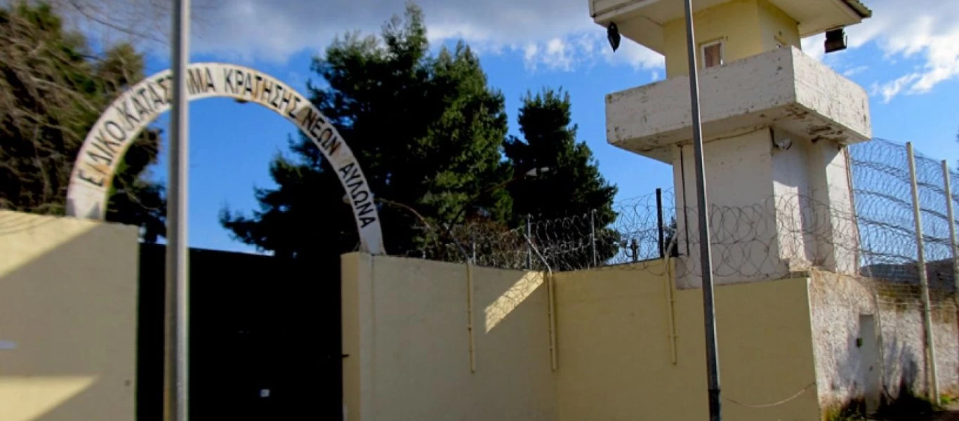 Παντού αιματηρές συμπλοκές αλλοδαπών: Μαχαιρώματα στις φυλακές Αυλώνας - Ένας Πακιστανός σε κρίσιμη κατάσταση